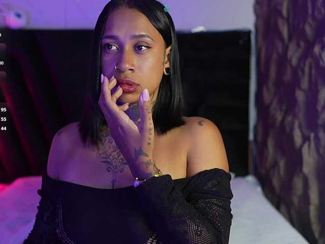 hollyvega live cam on BongaCams