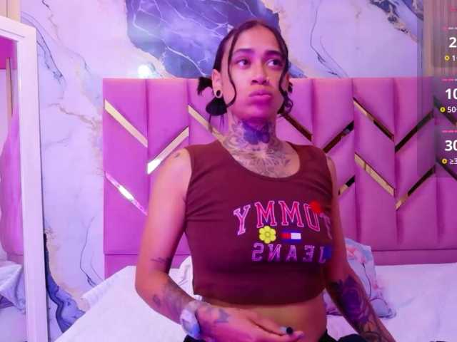 hollyvega live cam on BongaCams