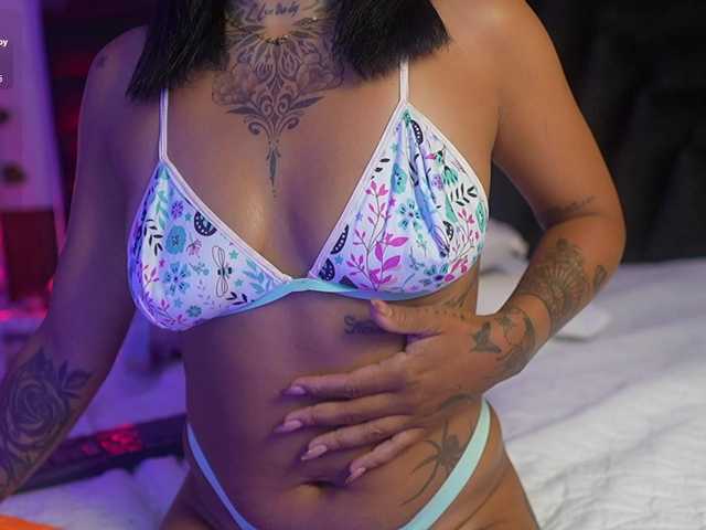 hollyvega live cam on BongaCams
