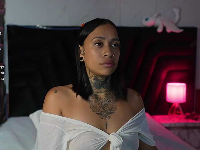 hollyvega live cam on BongaCams
