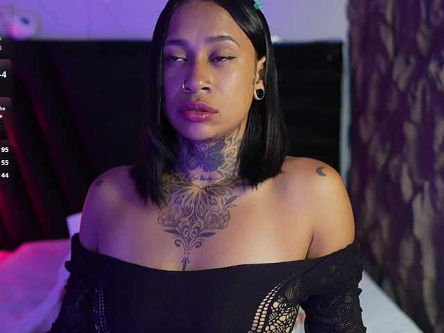hollyvega live cam on BongaCams