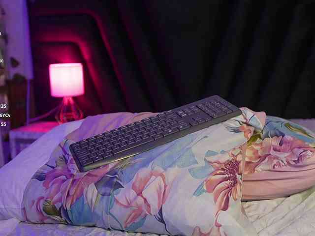 hollyvega webcam