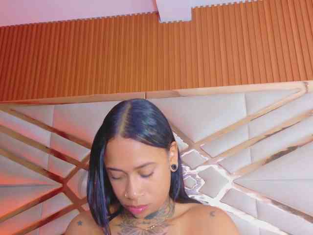 hollyvega
