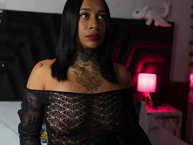 hollyvega Live Webcam on BongaCams