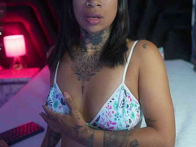 hollyvega
