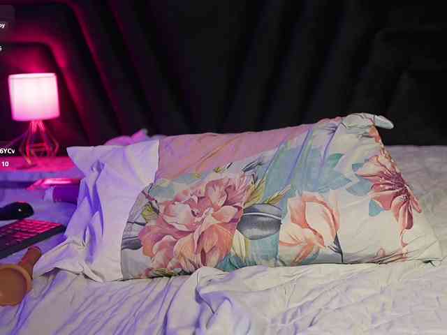 hollyvega webcam