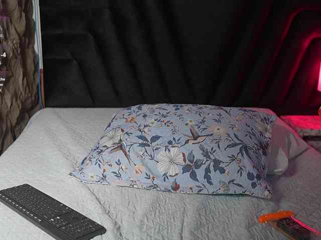 hollyvega webcam