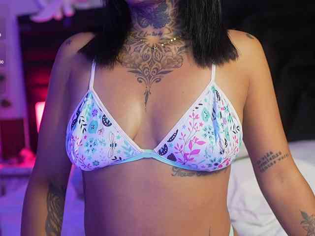 hollyvega
