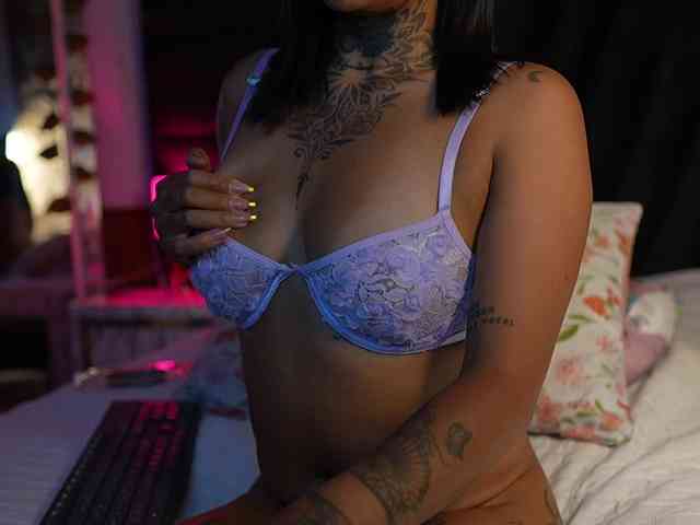 hollyvega webcam