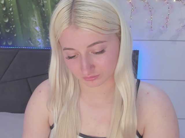 HollyTaillor's BongaCams show and profile