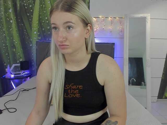 HollyTaillor live cam on BongaCams
