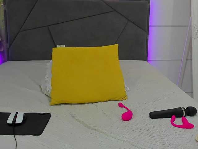 HollyTaillor live cam on BongaCams