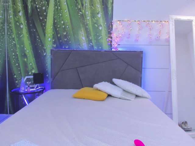 HollyTaillor live cam on BongaCams