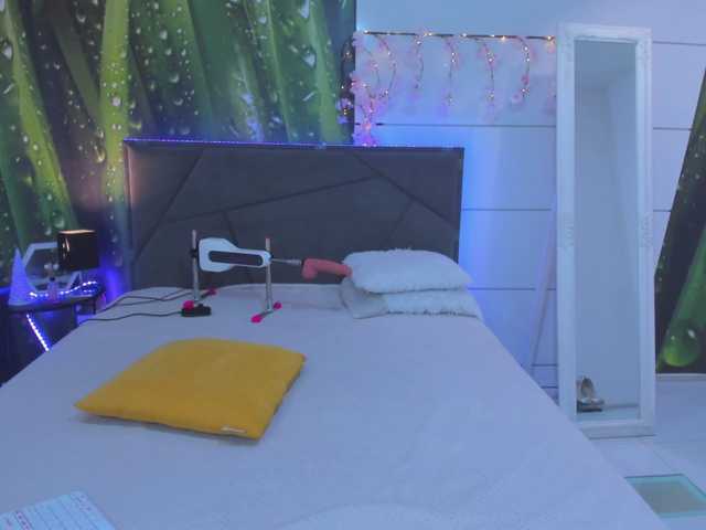 HollyTaillor live cam on BongaCams