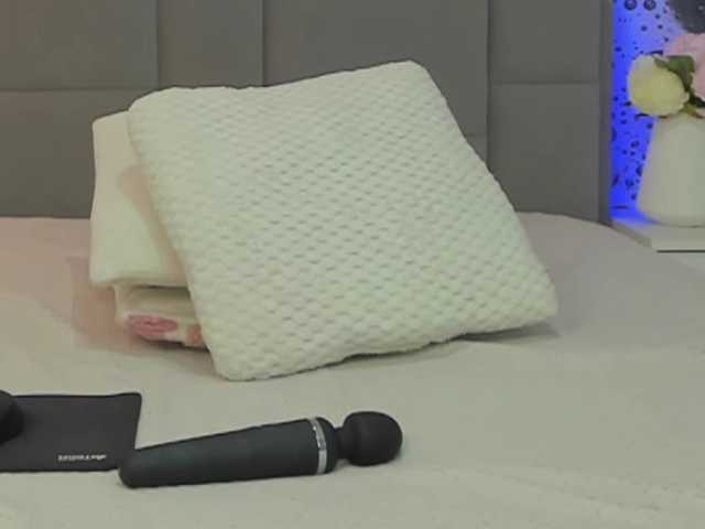 le modèle HollyTaillor est en webcam porno dans un show sur le site bongacams, il possède les tags suivants: White/Caucasian,Blonde,Shaved
