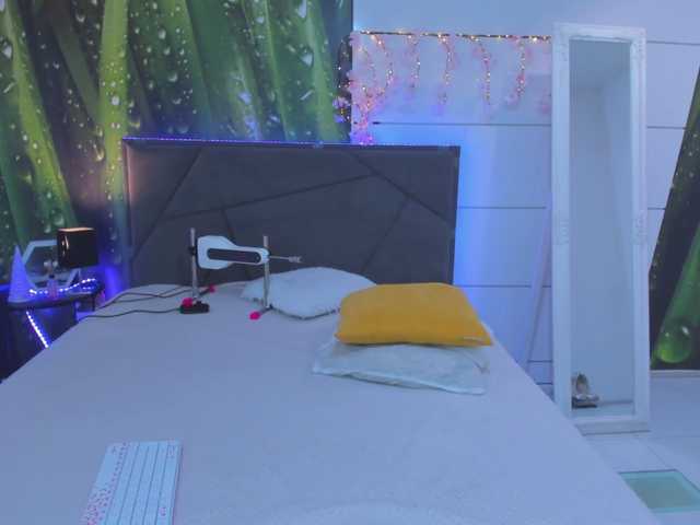 HollyTaillor live cam on BongaCams