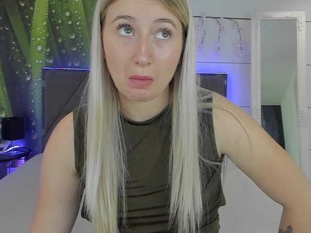 HollyTaillor live cam on BongaCams