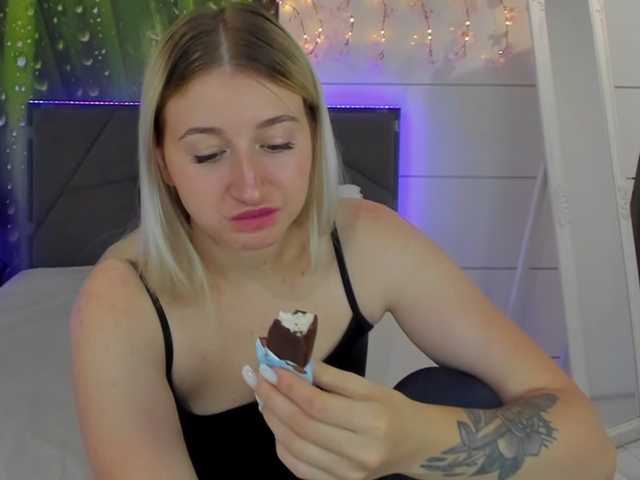 HollyTaillor live webcam show
