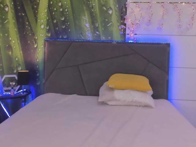 HollyTaillor's BongaCams show and profile