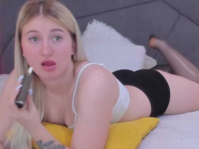 HollyTaillor live cam on BongaCams