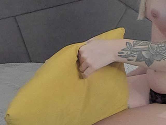 HollyTaillor live cam