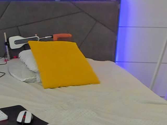 HollyTaillor live webcam show