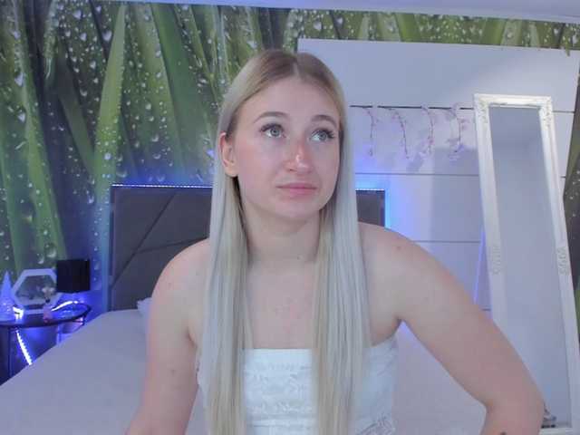 HollyTaillor live cam on BongaCams