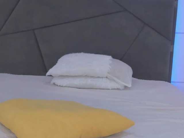 HollyTaillor's BongaCams show and profile