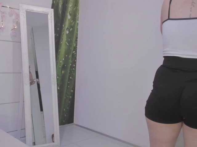 HollyTaillor's BongaCams show and profile