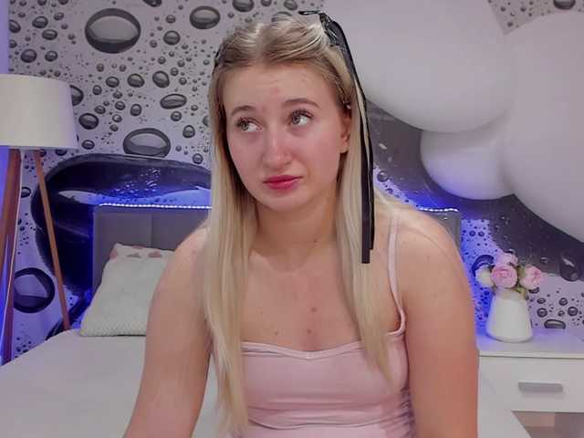 HollyTaillor live cam preview