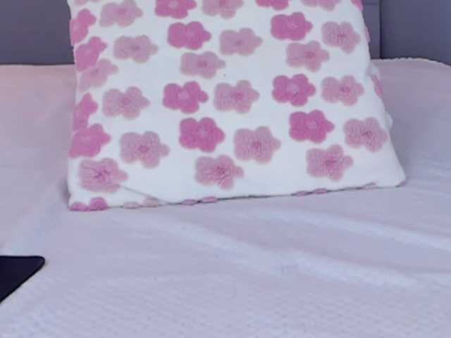 HollyTaillor's BongaCams show and profile