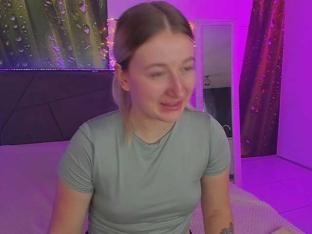 HollyTaillor live cam on BongaCams