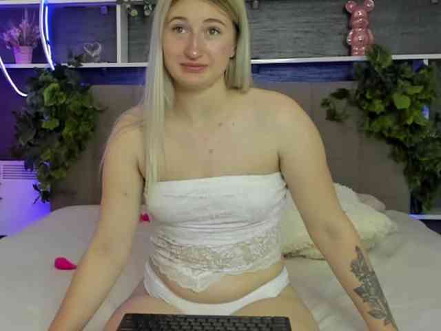 HollyTaillor webcam