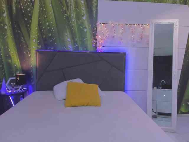 HollyTaillor webcam