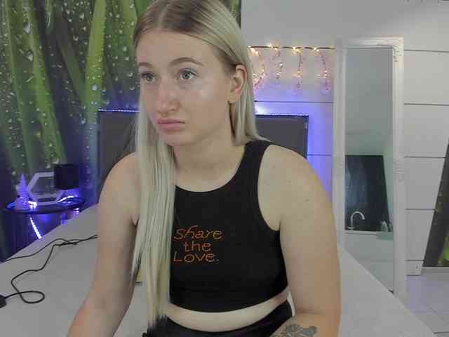 HollyTaillor webcam