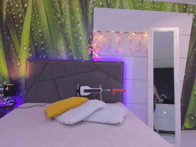 HollyTaillor webcam