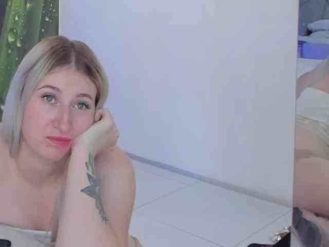 HollyTaillor webcam