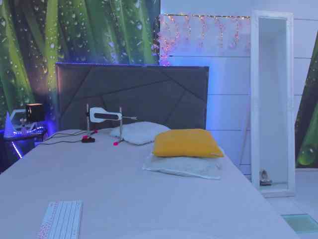 HollyTaillor webcam