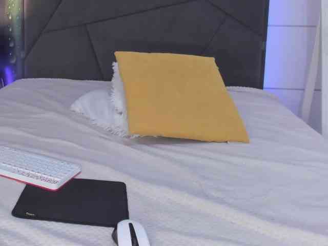HollyTaillor webcam