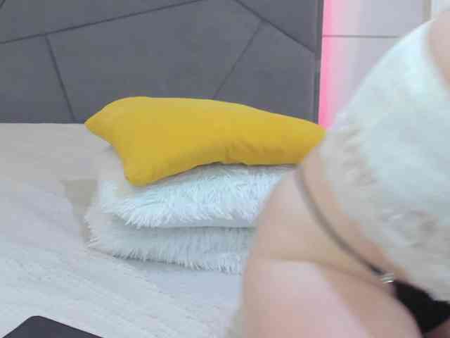 HollyTaillor webcam