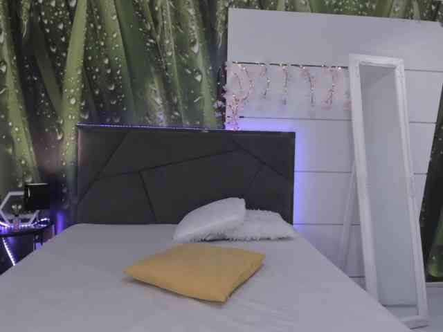 HollyTaillor webcam