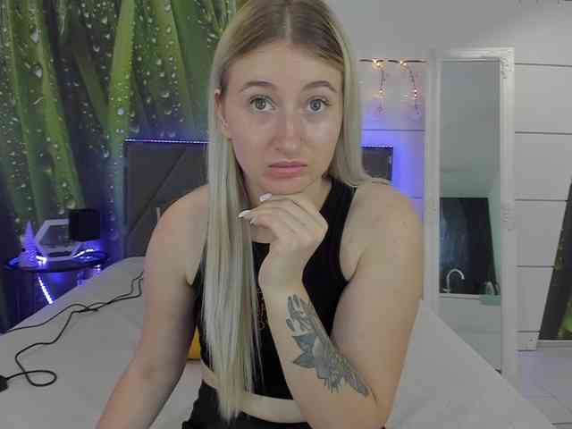 HollyTaillor webcam