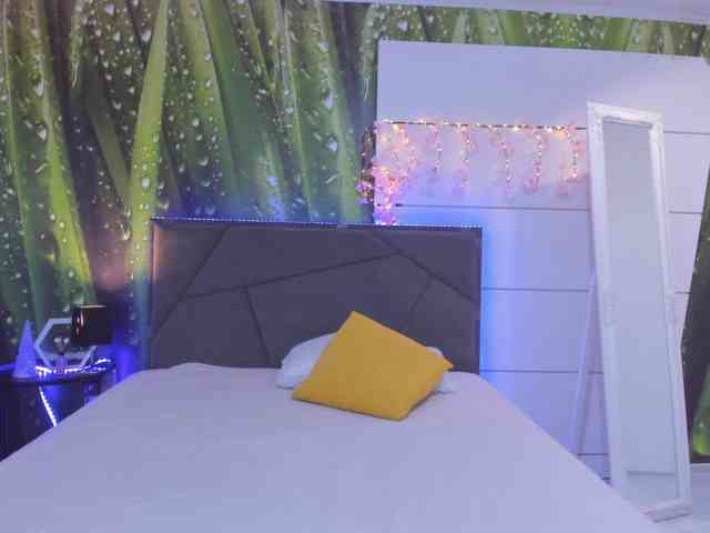 HollyTaillor webcam