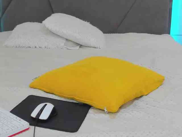 HollyTaillor webcam