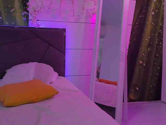 HollyTaillor webcam