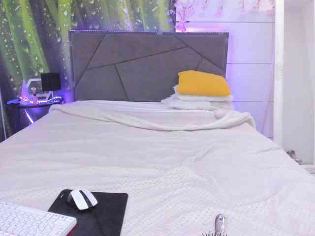 HollyTaillor webcam