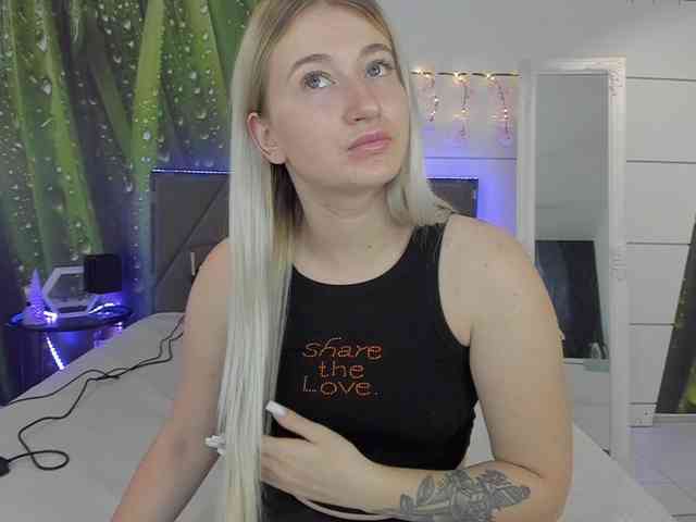 HollyTaillor webcam