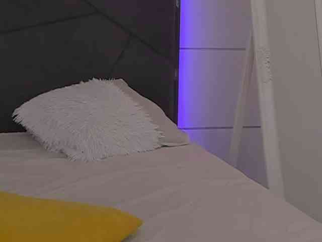 HollyTaillor webcam
