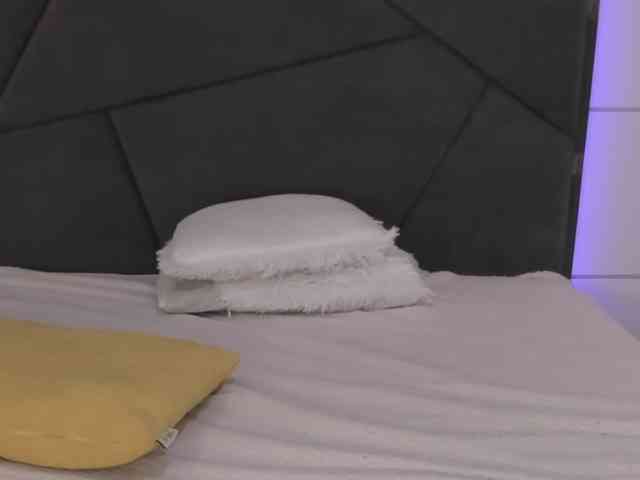 HollyTaillor webcam