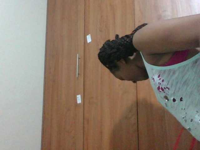 shanizz001 live cam on BongaCams